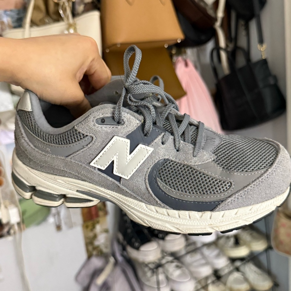 2002R New Balance